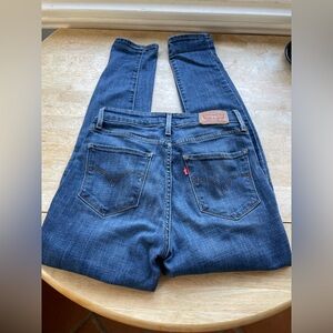 Levi’s 721 High Waist, Ankle Length Skinny Jeans, Size 27